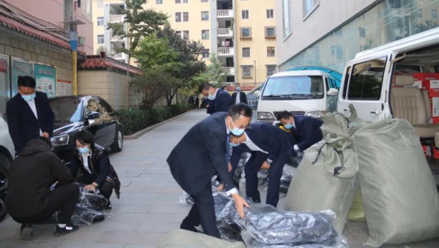 助力抗疫工作者 问鼎娱乐app实业在行动 ——兰州问鼎娱乐app实业集团代表业主感谢防疫一线工作人员